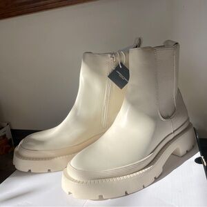 American eagle ivory cream Chelsea boots NWT and box